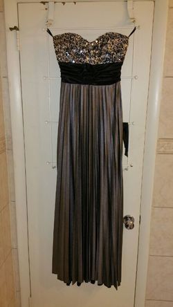 Formal dress never worn