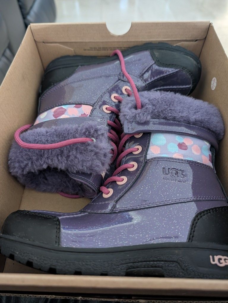 UKG Snow Boots For Youth Girl (Size 1)