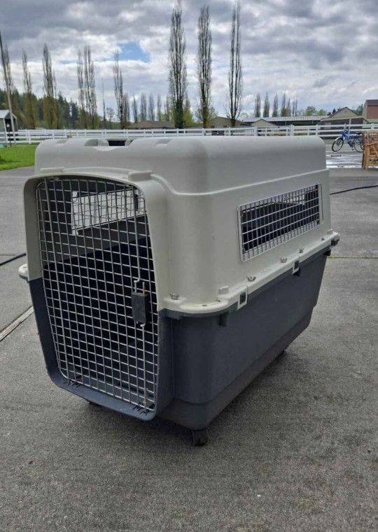 Large Dog Kennel/Carrier w/Wheels