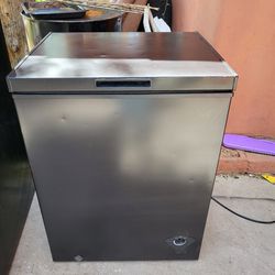 Freezer In Good Condition And Warranty Works Great 