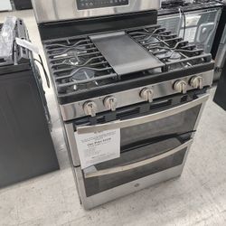 $1129 GE Double Oven Gas Range With Convection And Air Fry