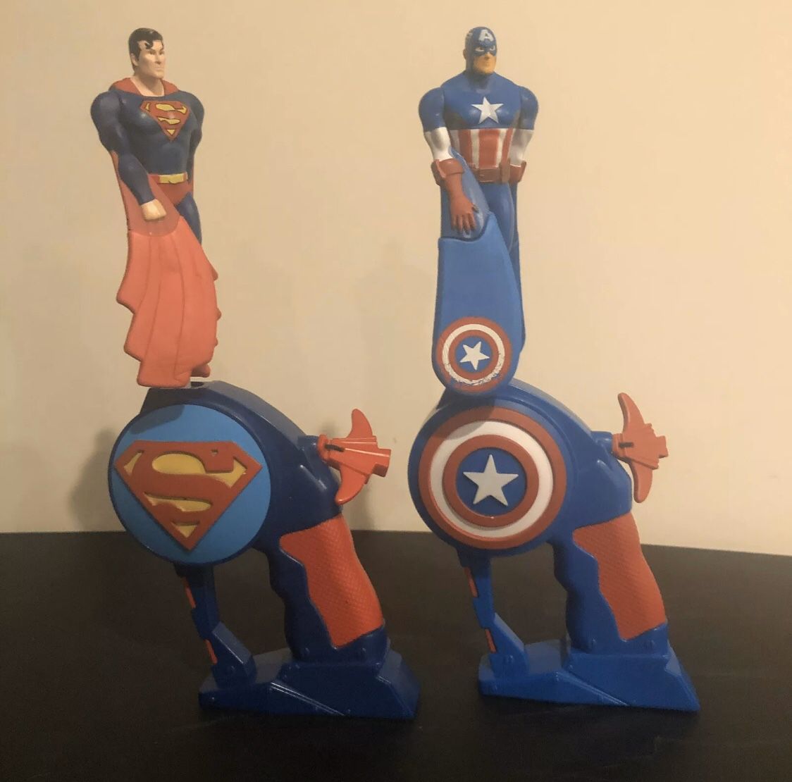 2-set Superman Captain America Flying Heroes