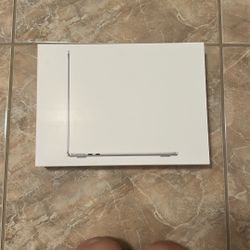 13-inch MacBook Air M3 Empty Case (Silver)