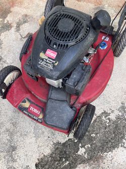 Red lawnmower toro 22” recycler self propelled