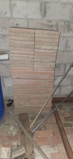 Pavestone 24in by 24in and 12 by 12.  Losa.