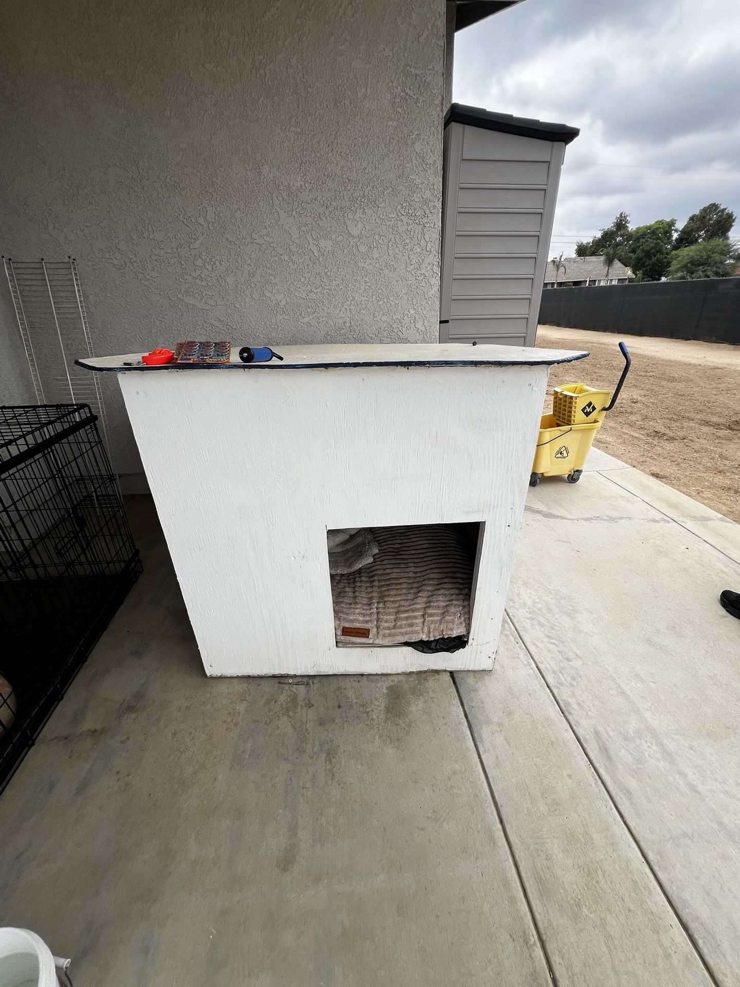 Free Dog House