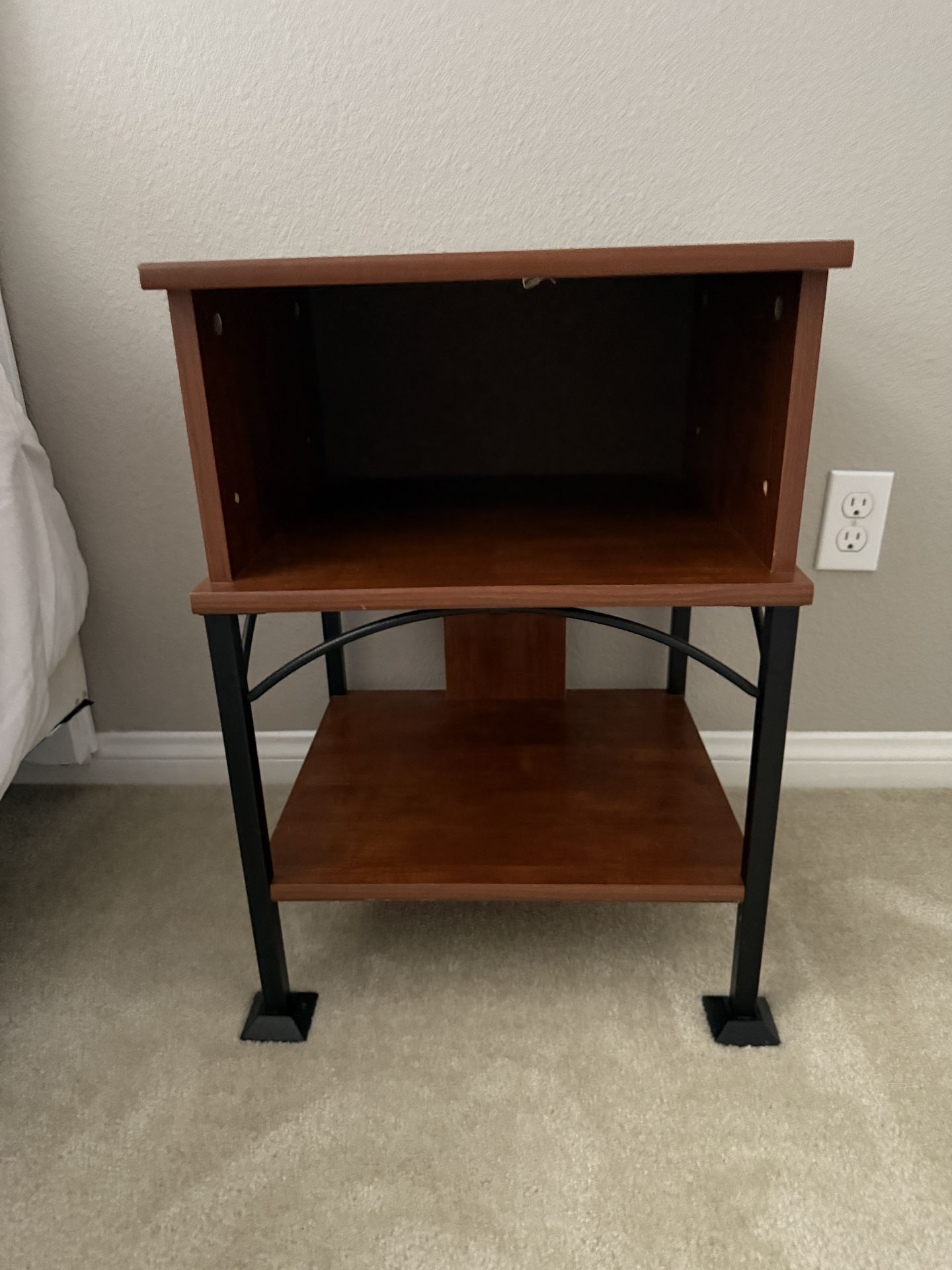 Nightstand/End Table