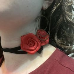 Reworked Rosette Choker