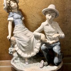 Lladro " A Tender Moment Boy Girl"