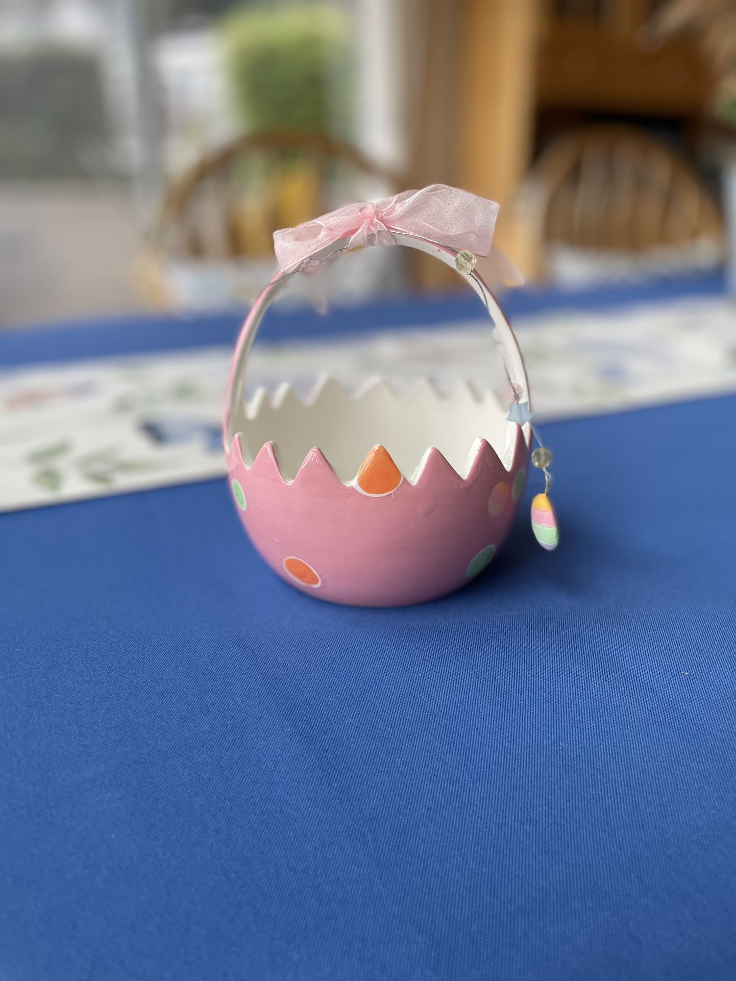 Beautiful Ceramic/Glass Easter egg Candy Dish, MINT Condition!