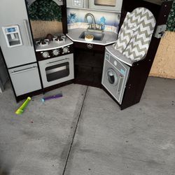 KidKraft Ultimate Corner Wooden Play Kitchen