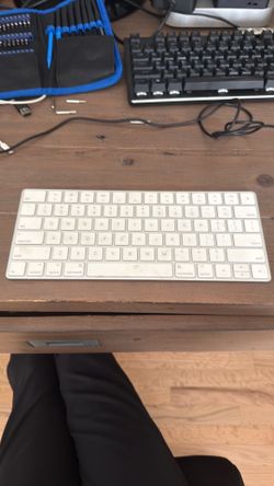 Apple Magic Keyboard (lightning)