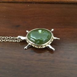 Avon Necklace Turtle Pendant/Brooch with Faux Green Jade Stone VTG Style
