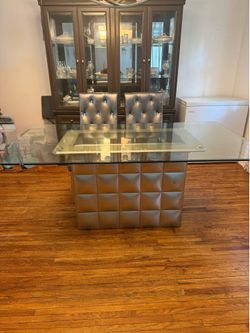 Table set/ China Cabinets Hutch