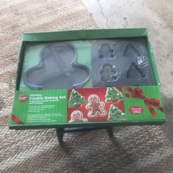 Holiday Baking Pans By Wilton 