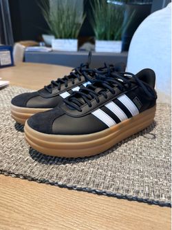 Women’s Size 7.5 Adidas Platform Sneakers Excellent Condition