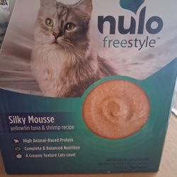 Nulo Silk Mousse Yellowfin Tuna & Crab Wet Cat Food