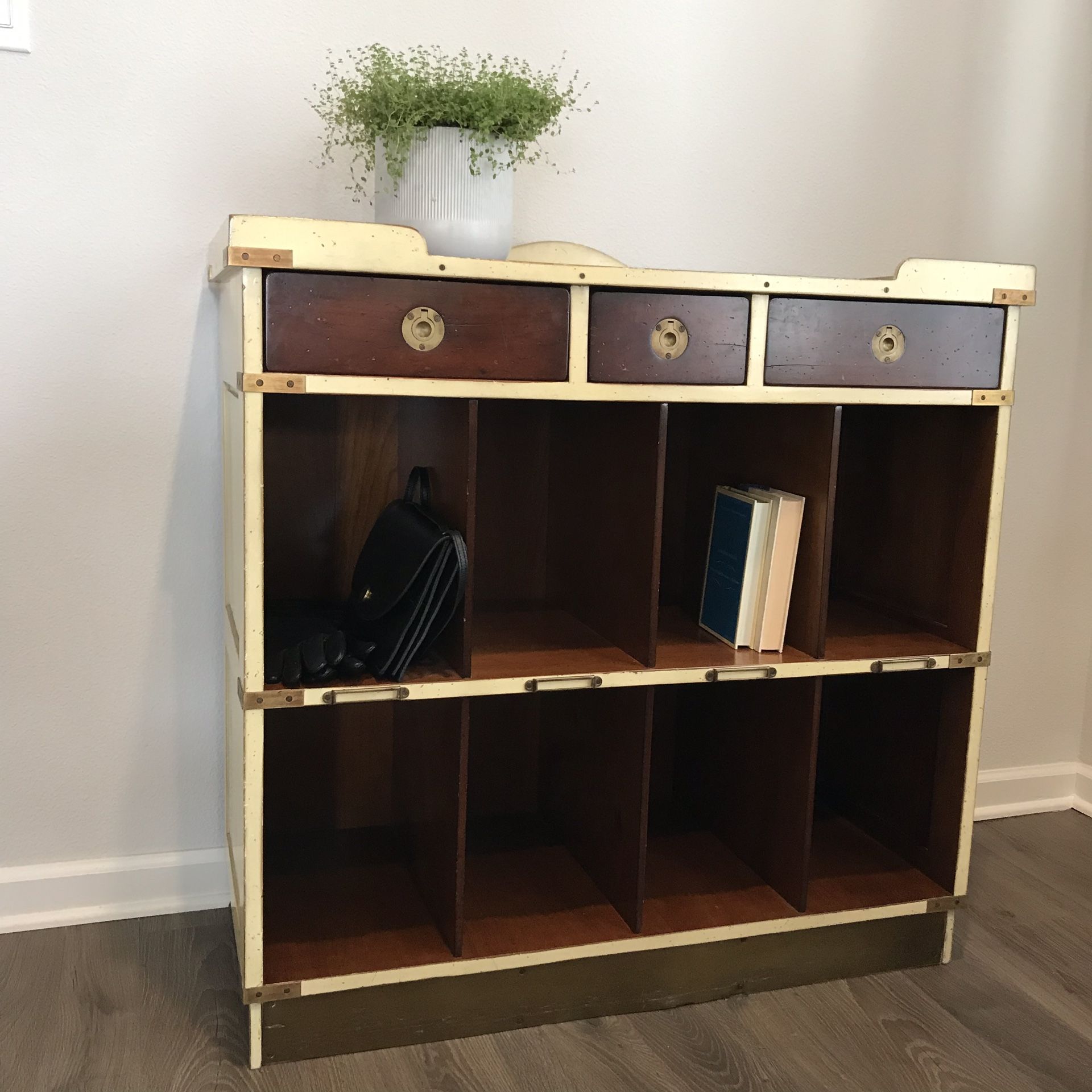 Cabinet / bookcase /bookshelf
