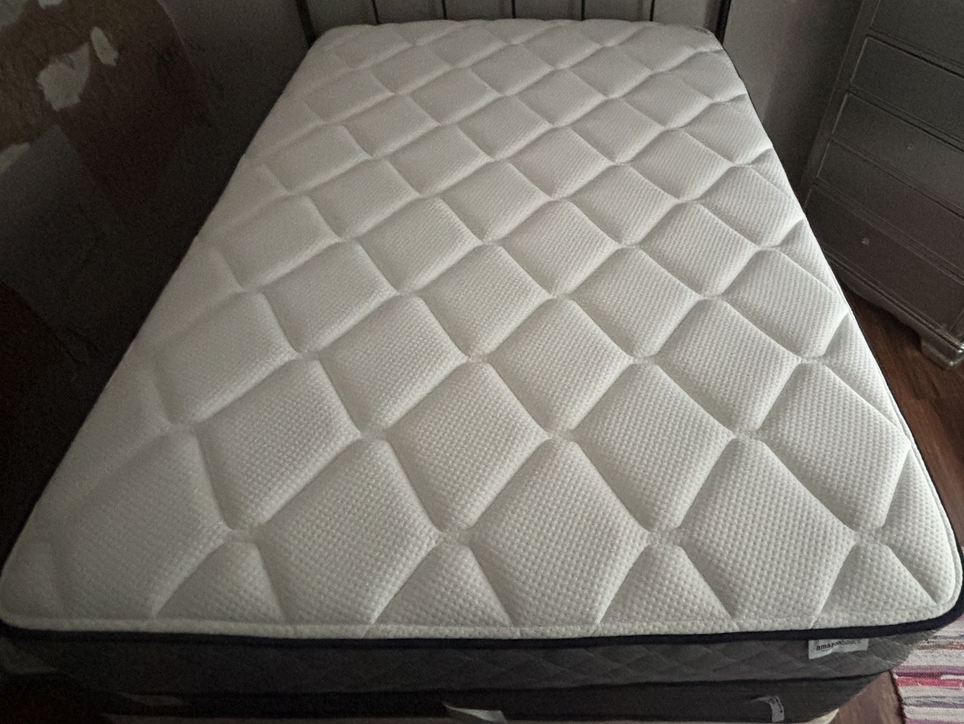 Like new full sized mattress