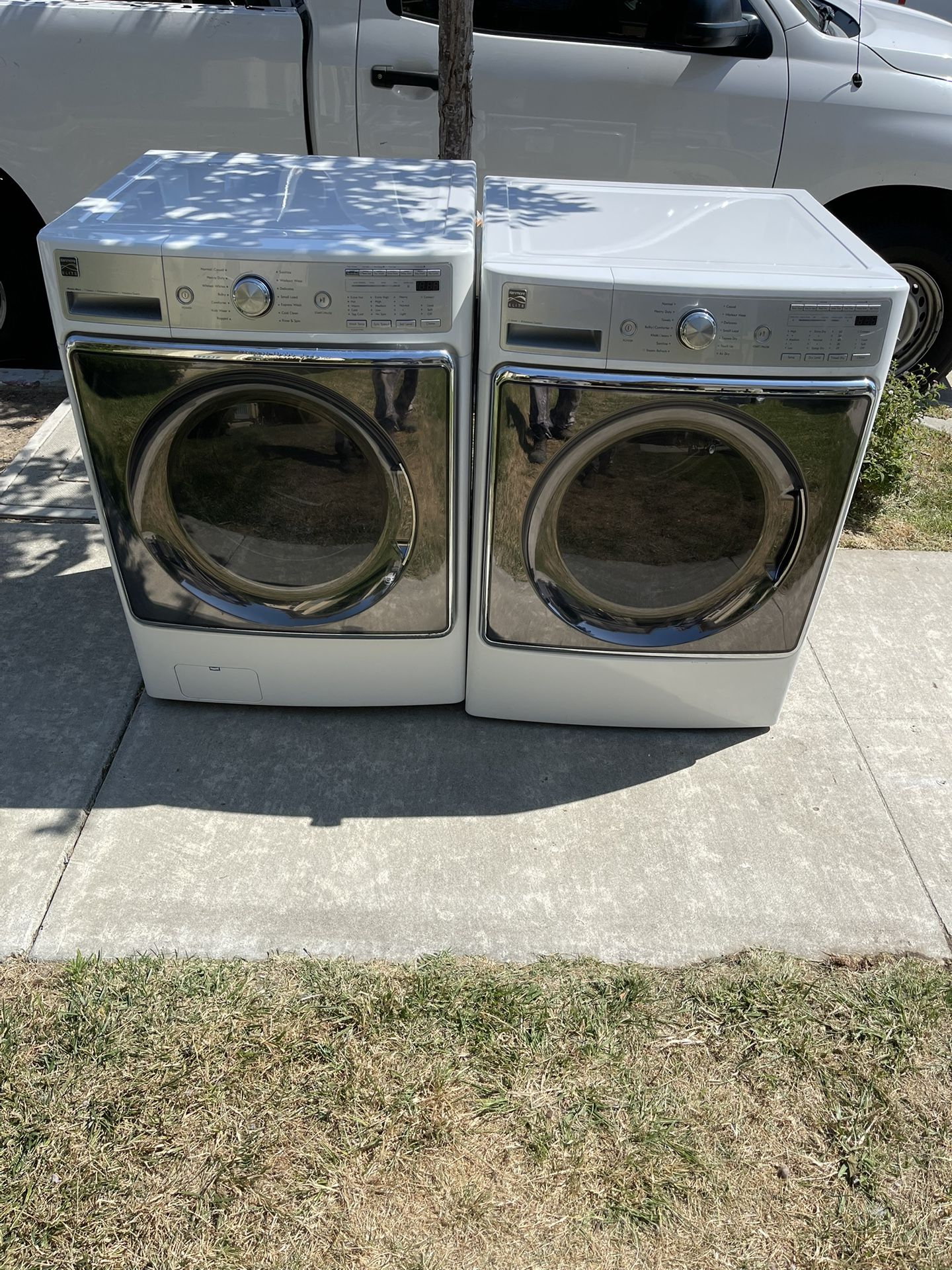 Kenmore Mega Capacity Washer/Dryer (Electric Dryer) 30 Day Warranty