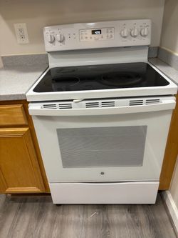 GE White Electric Range with Glass Cooktop
