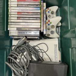 White Xbox 360 + 13 Games + 2 Controllers + Accessories 