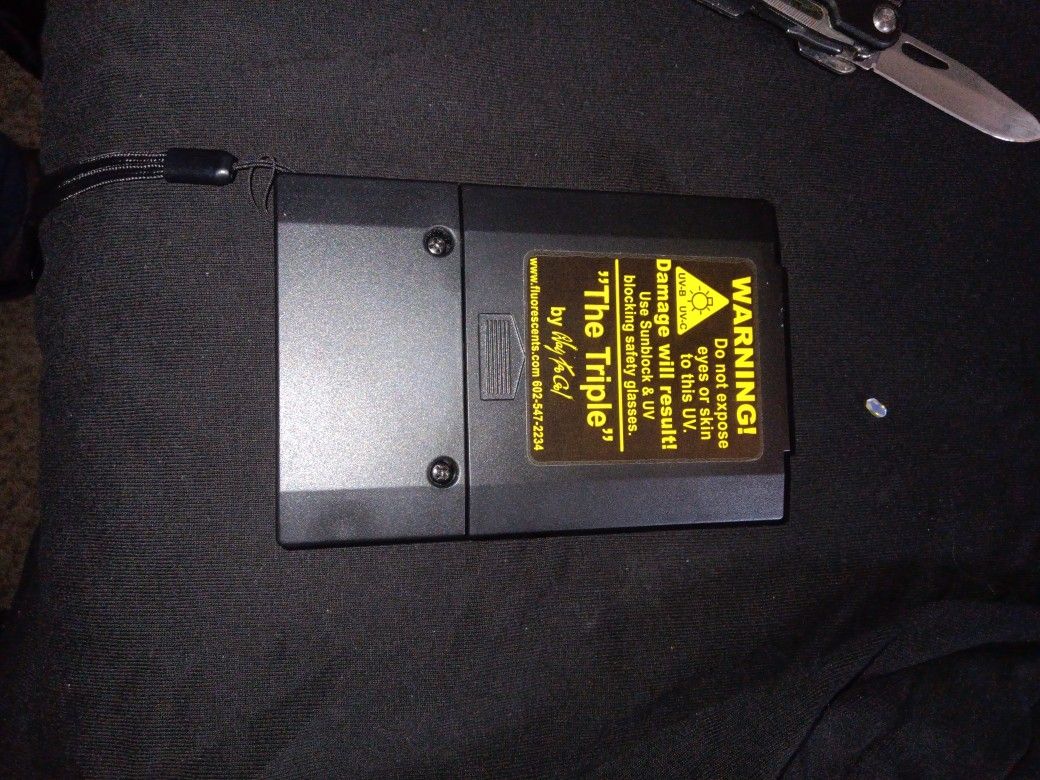 The Triple – Handheld UV Fluorescent Light Lamp (Short / Medium / Long)