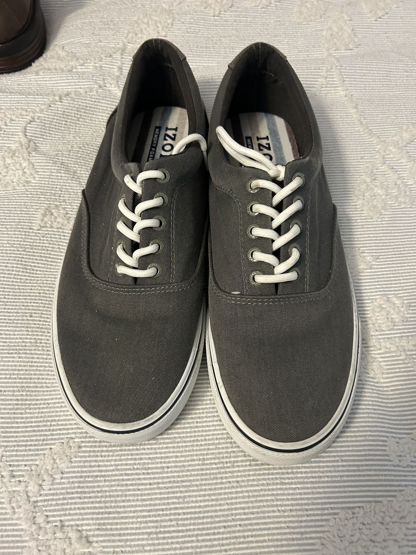 Izod Sneakers Size 11 Men’s