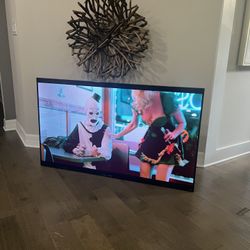 hisense 58” smart Roku TV