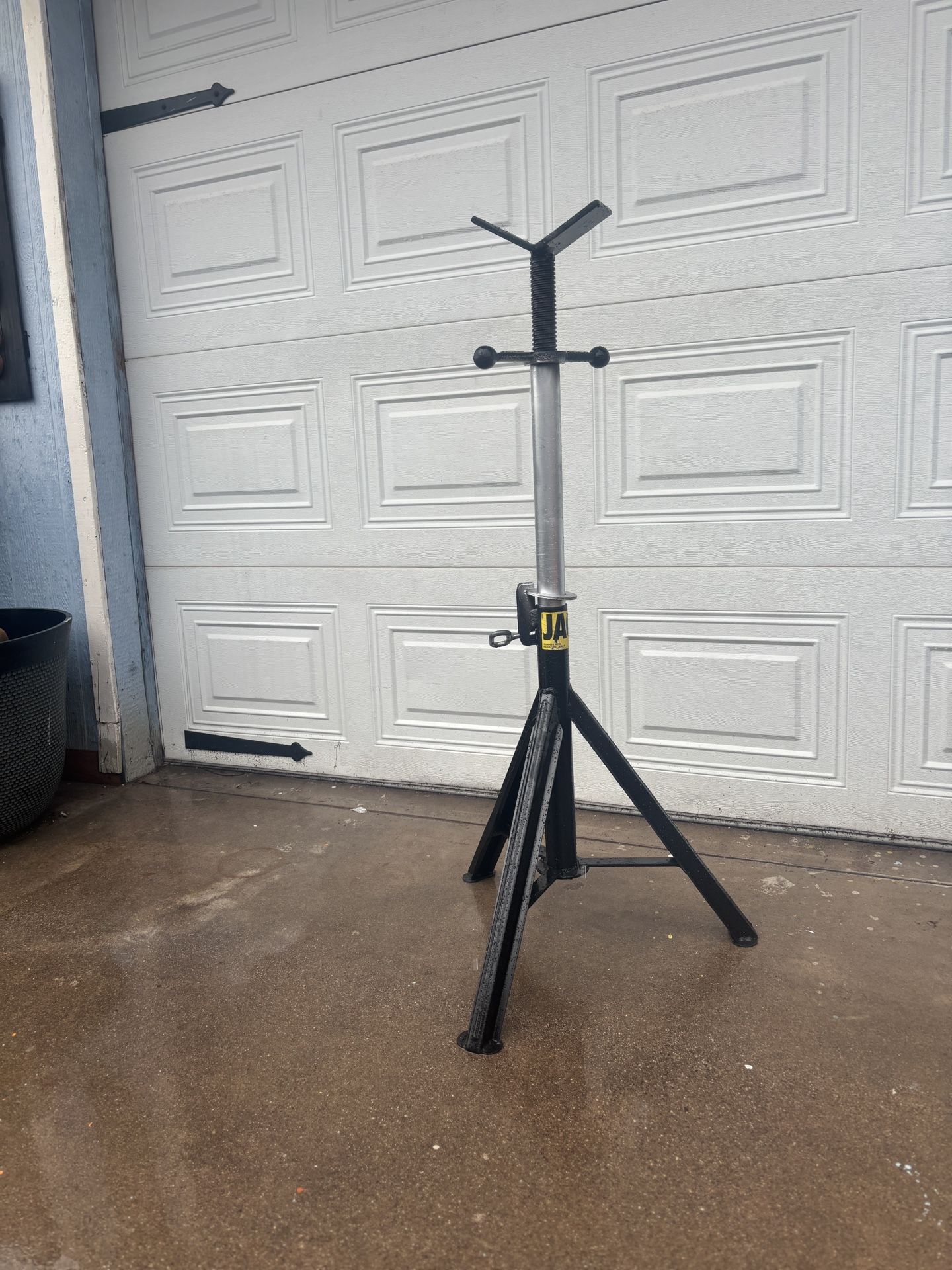 Simons 3 Leg Heavy Duty Pipe Stand