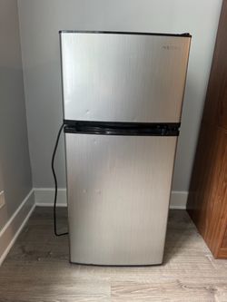 Insignia Mini Fridge with Top Freezer - Stainless Steel