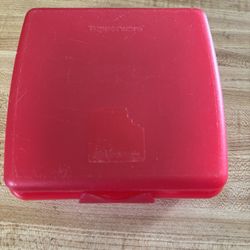 Vintage Tupperware Sandwich Keeper