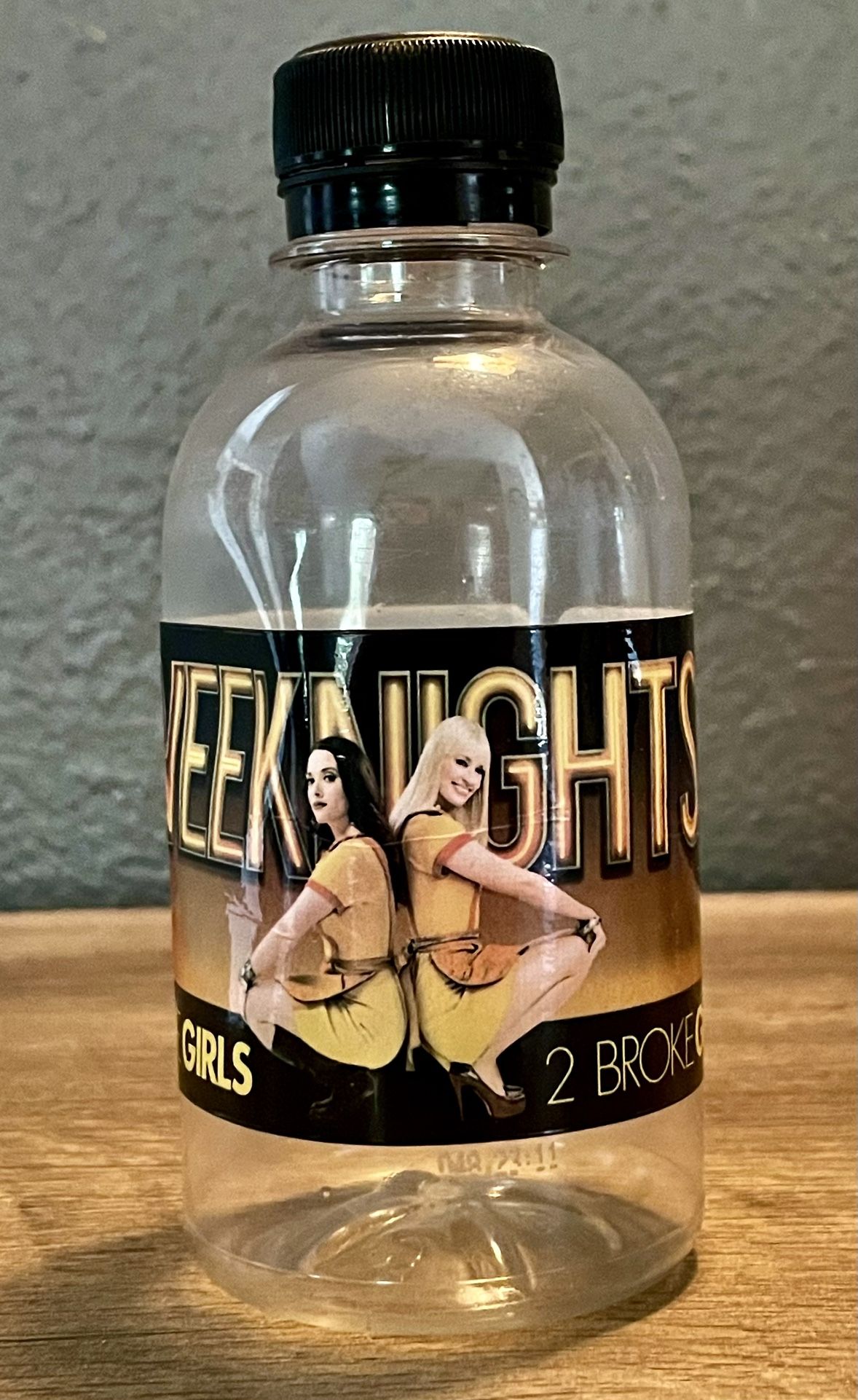 Two Broke Girls Final Season (Season 6)Cast & Crew Set Water Bottles