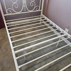 Twin Bed It's New And Good Condition 