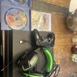 Ps4 With Cables, Control And 3 Games 