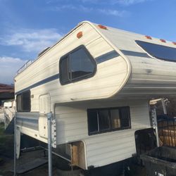 1990 Lance Camper 480 