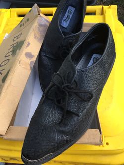 LNEW lather shoes size 10 only 20$ Firm
