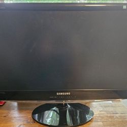 Samsung 23" Class LCD HDTV & Remote Control