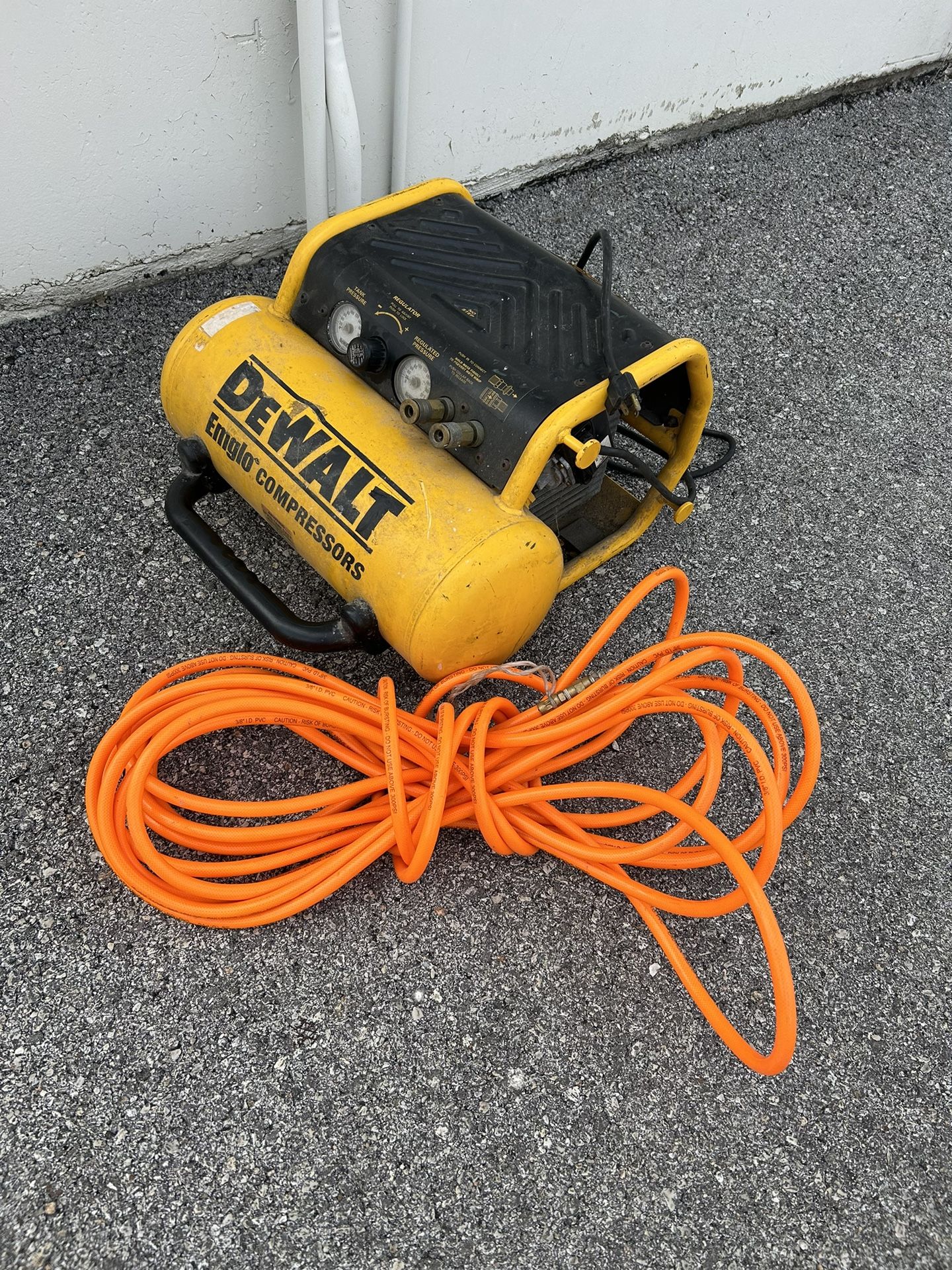 Dewalt D55155 Portable Electric Air Compressor with Hose