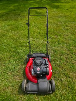 Yard Machines Self-Propelled Lawn Mower – Runs and Cuts