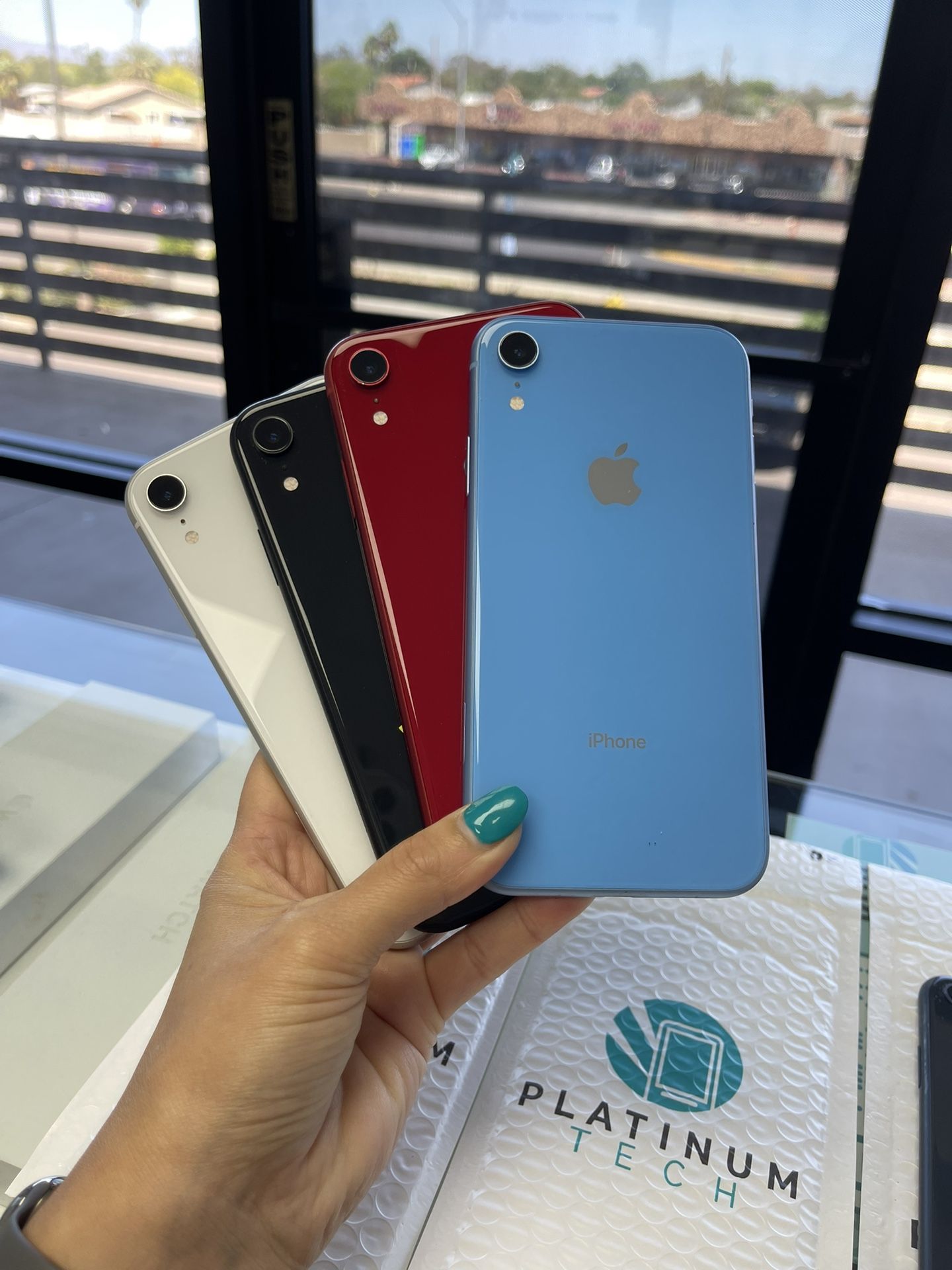 iPhone Xr 64Gb With Warranty Unlocked Fully Functional