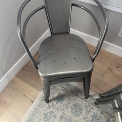 Round Table & Metal Chairs