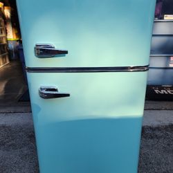 Insignia Mini Fridge