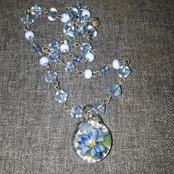 Beautiful Glass Flower Necklace Magnetic Closure 