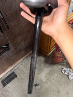 Black on black Enve seatpost