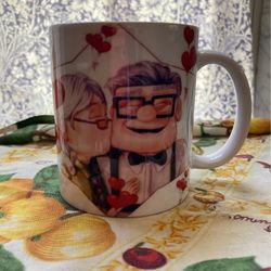 Hermosa Tasa Y  Un Perfume  