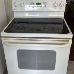 GE stove in excellent condition🔥