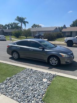2014 Nissan Altima great daily good on gas