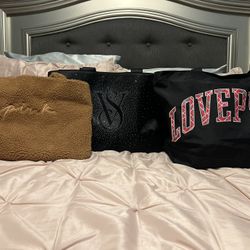 Victoria Secret/PINK Tote Bags 