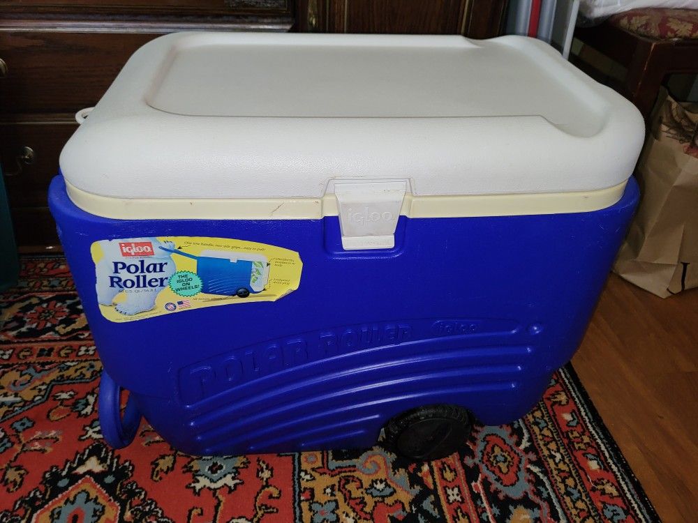 Igloo Polar Roller 60 QT Cooler With Handle On Wheels